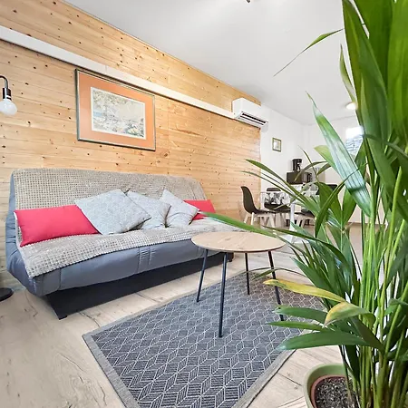 Terrasse, Parking & Confort Au Coeur De