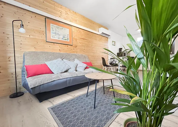 Terrasse, Parking & Confort Au Coeur De